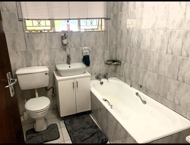 4 BEDROOM HOUSE FOR SALE IN FREEWAY PARK